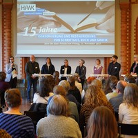 Bei einem Gespräch zu den Perspektiven des Berufs gaben Expert*innen ihre Einschätzung ab und diskutierten miteinander und mit dem Publikum