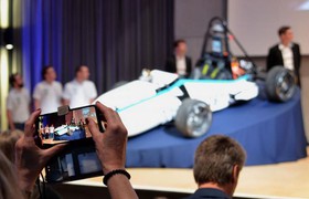 Roll-Out im PS.SPEICHER: Blue Flash präsentiert neuen Elektrorennwagen