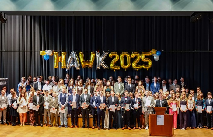 Erfolgreicher Hochschulabschluss trotz Widrigkeiten: HAWK in Holzminden verabschiedet 126 Absolvierende der Studienbereiche Bauen und Immobilien