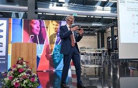 Forschungspionier, Erfinder, Netzwerker: Prof. Dr. Wolfgang Viöl beendet seine aktive Zeit an der HAWK