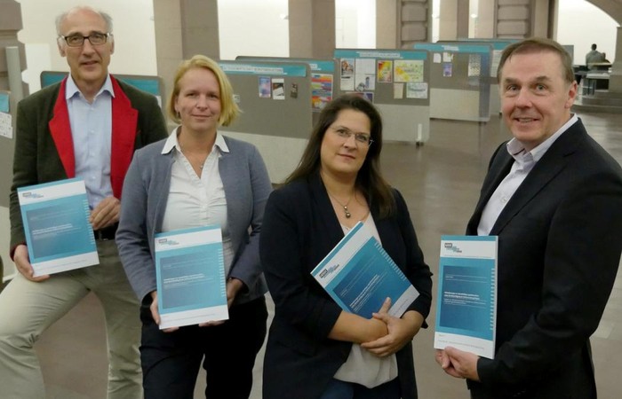 HAWK in Holzminden präsentiert ersten Band zum Thema „Logistikimmobilie“